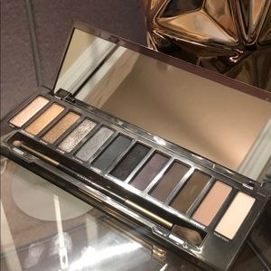 Urban Decay NAKED SMOKY eyeshadow palette